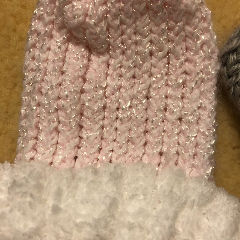 🦄 2 KNIT CAPS - Picture 2 of 3